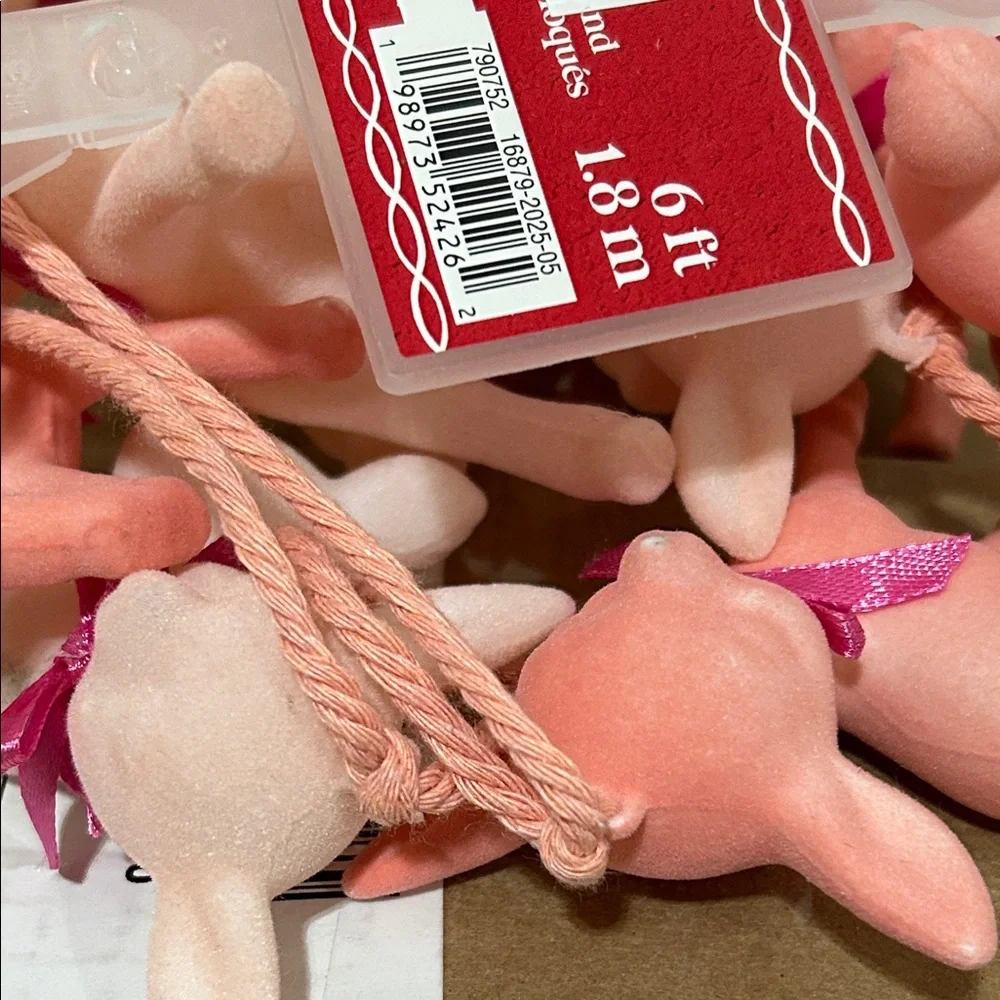 Deer & Bow Garland Flocked Pink